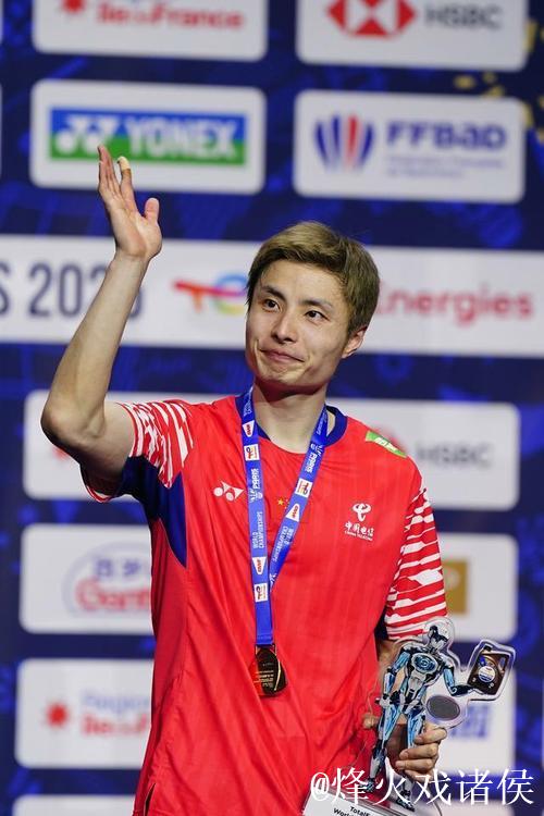 世界羽联总决赛 石宇奇不敌小波波夫摘男单亚军