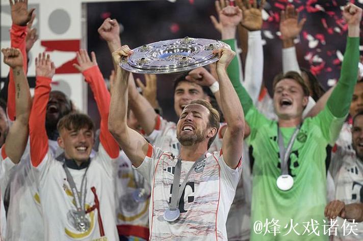 德甲-门兴门将失误送大礼 格雷茨卡绝杀助拜仁2-1逼近冠军